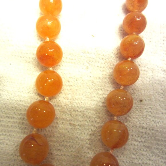 UNIQUE VTG AMBER GRADUATED BEADED NECKLACE, SWIRLED COLOR BEADS - Picture 4 of 4